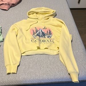 yellow cropped hopdie